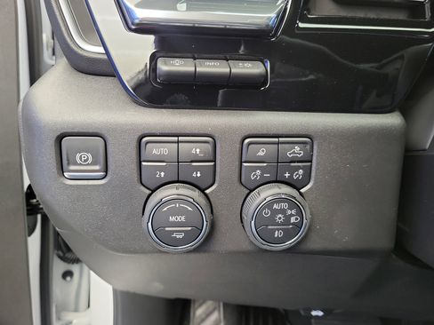 New 2025 Chevrolet Silverado 1500 LTZ w/ Technology Package AWD/4WD image 16