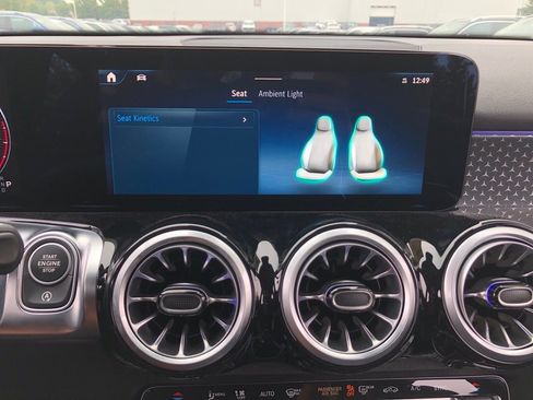 New 2025 Mercedes-Benz GLB 250 4MATIC image 25