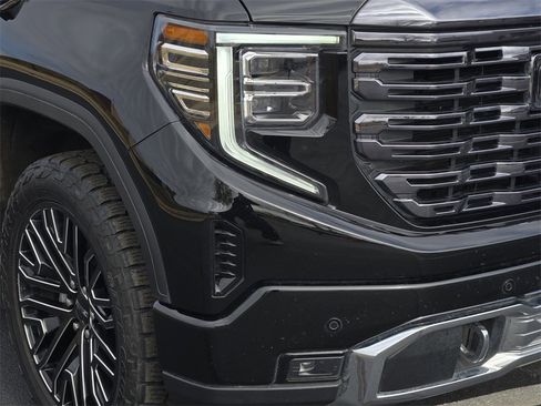 Used 2024 GMC Sierra 1500 Denali Ultimate image 9