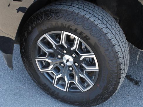 Used 2025 Chevrolet Colorado Z71 image 17