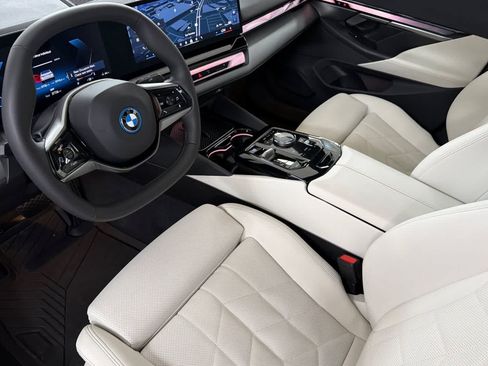 Used 2024 BMW i5 eDrive40i RWD image 11