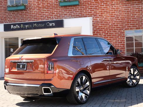 New 2025 Rolls-Royce Cullinan w/ Leather Finishing Pack image 2