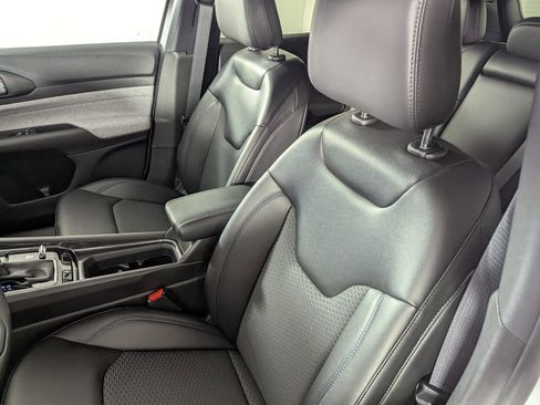 New 2026 Jeep Compass Latitude image 11