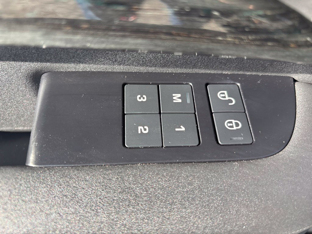 Used 2020 Land Rover Discovery HSE AWD/4WD image 16