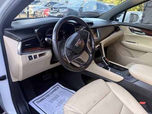 Used 2018 Cadillac XT5 Luxury w/ Driver Awareness Package AWD/4WD image 12