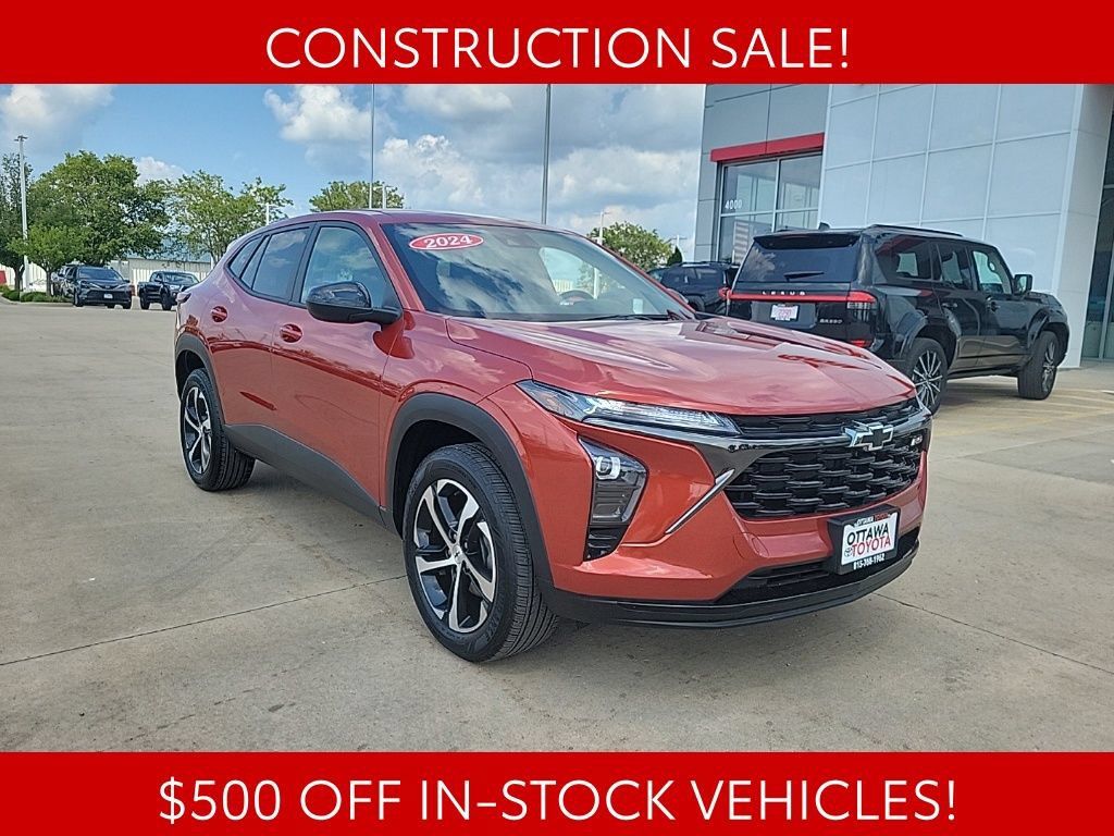 Used 2024 Chevrolet Trax RS FWD image 1