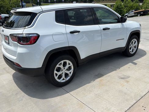Used 2024 Jeep Compass Sport AWD/4WD image 3
