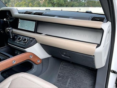 Used 2020 Land Rover Defender 110 HSE image 17