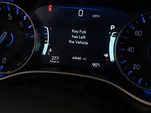 Used 2024 Chrysler Pacifica Touring-L FWD image 13