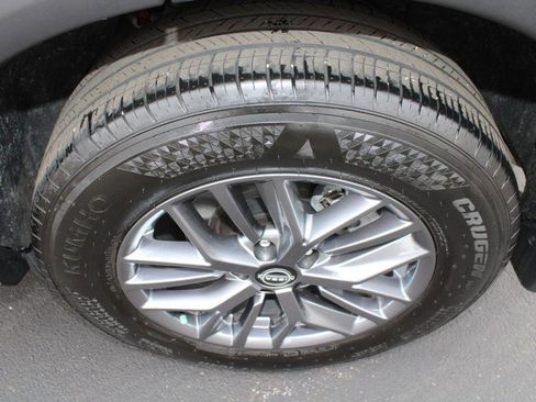 Used 2023 Nissan Rogue S image 8