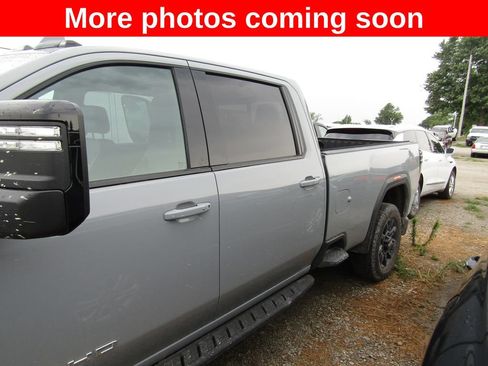 Used 2025 GMC Sierra 2500 AT4 w/ Technology Package AWD/4WD image 2