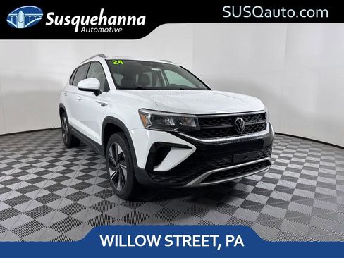 Used 2024 Volkswagen Taos SE w/ Panoramic Sunroof Package image 1