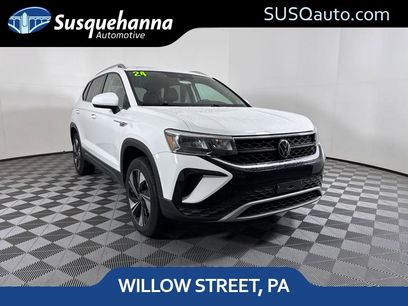 Used 2024 Volkswagen Taos SE w/ Panoramic Sunroof Package