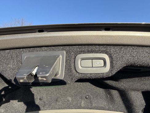 Used 2020 Volvo S60 T5 Momentum image 31