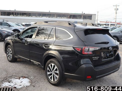 Used 2023 Subaru Outback Premium image 6