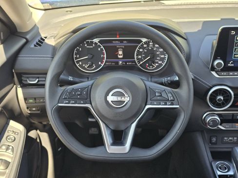Used 2025 Nissan Sentra SV FWD image 14