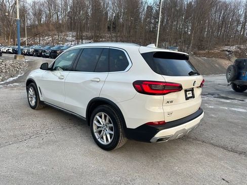 Used 2022 BMW X5 xDrive40i w/ Premium Package image 3