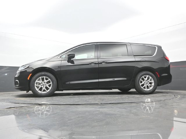 Used 2025 Chrysler Pacifica Select FWD image 55