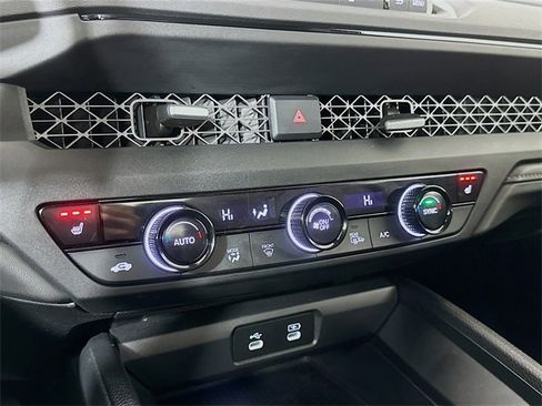 Certified 2025 Honda Accord SE image 25