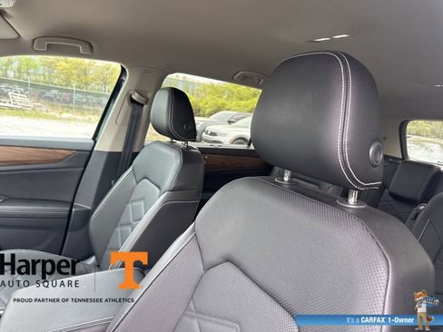 Used 2024 Volkswagen Atlas SE image 12