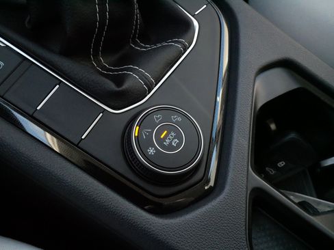 Certified 2025 Volkswagen Taos S image 27