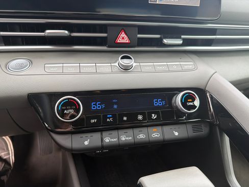 Used 2023 Hyundai Elantra SEL w/ Convenience Package image 29