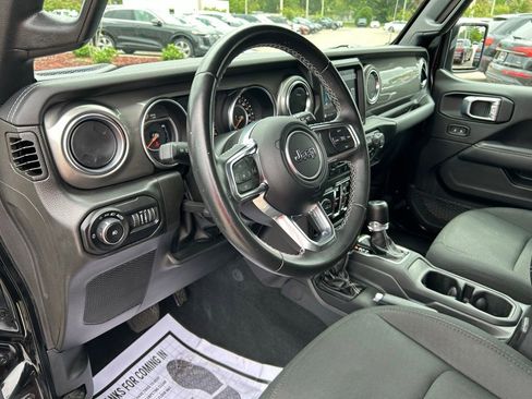Used 2022 Jeep Wrangler Unlimited Sahara image 18