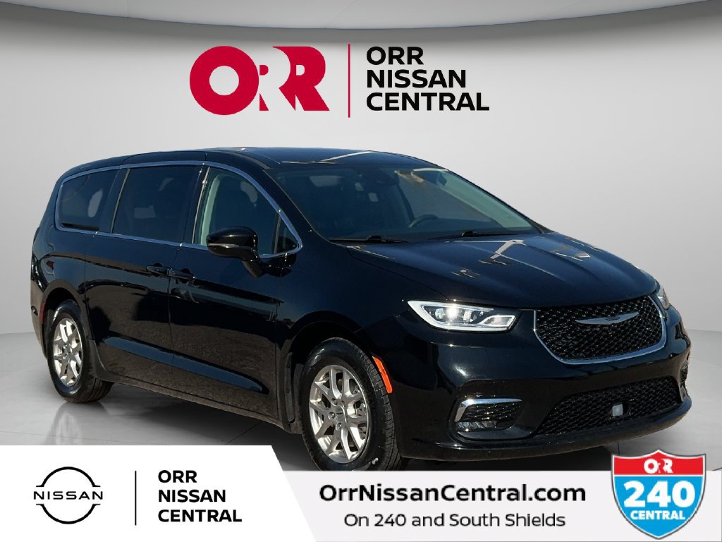 Used 2024 Chrysler Pacifica Touring-L FWD image 3