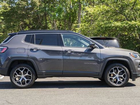 Used 2024 Jeep Compass Limited AWD/4WD image 4