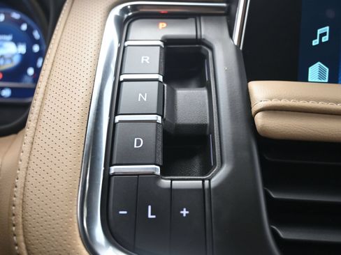 Certified 2022 Chevrolet Suburban Premier AWD/4WD image 19