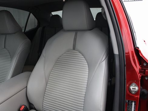 Used 2020 Toyota Camry SE image 17