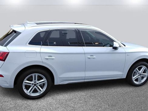 Certified 2024 Audi Q5 e Premium w/ Convenience Package image 4