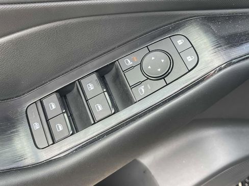 Used 2025 Nissan Rogue S image 16