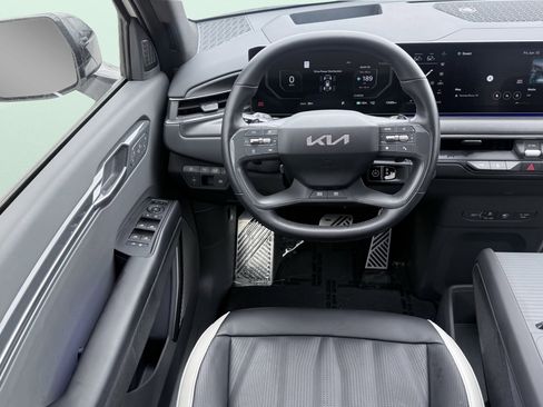 Used 2024 Kia EV9 GT-Line AWD/4WD image 14