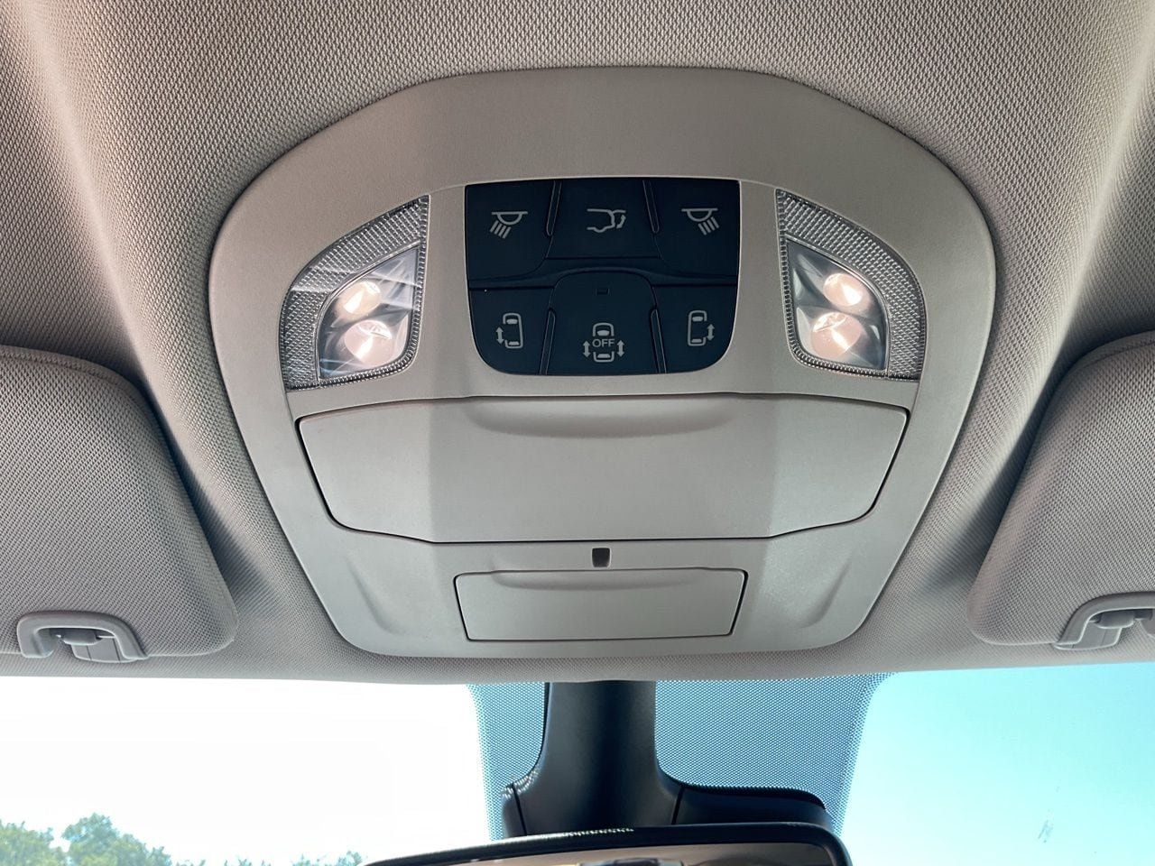 Used 2024 Chrysler Pacifica Touring-L FWD image 15