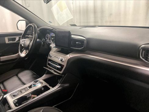 Used 2023 Ford Explorer XLT w/ Equipment Group 202A image 11