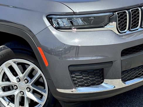 Used 2023 Jeep Grand Cherokee L Laredo AWD/4WD image 7