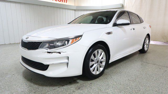 Used 2018 Kia Optima LX w/ 17" Alloy Wheels Package FWD image 2