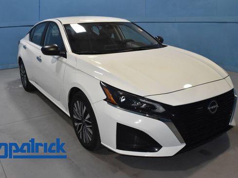 Certified 2025 Nissan Altima 2.5 SV FWD image 1