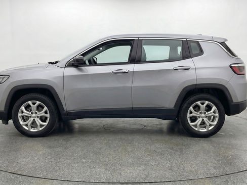 Used 2025 Jeep Compass Latitude AWD/4WD image 3