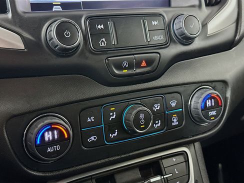 Used 2023 GMC Terrain SLT image 15