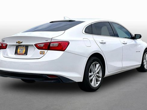 Used 2018 Chevrolet Malibu LT FWD image 2