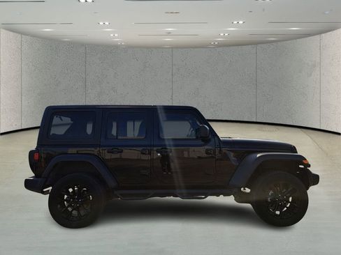 Used 2022 Jeep Wrangler Unlimited Sport image 4