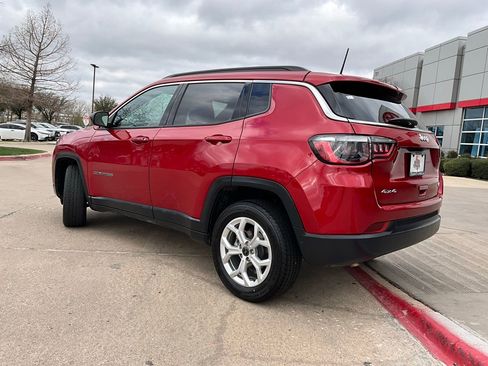 Used 2025 Jeep Compass Latitude image 8