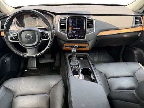 Used 2022 Volvo XC90 T6 Momentum w/ Climate Package image 10