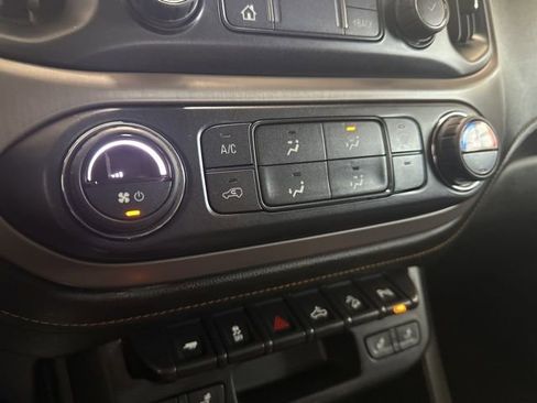 Used 2022 GMC Canyon AT4 AWD/4WD image 13