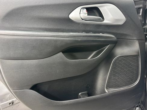 Used 2018 Chrysler Pacifica Touring Plus w/ S Appearance Package FWD image 25
