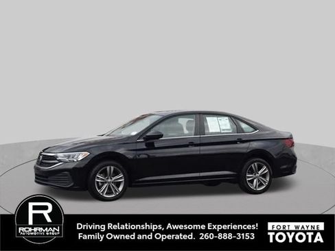 Used 2024 Volkswagen Jetta SE FWD image 4