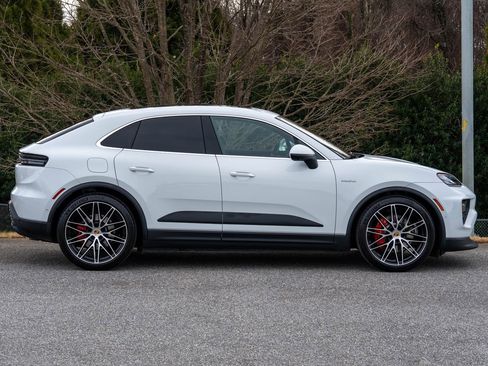 Certified 2025 Porsche Macan 4S Electric image 8