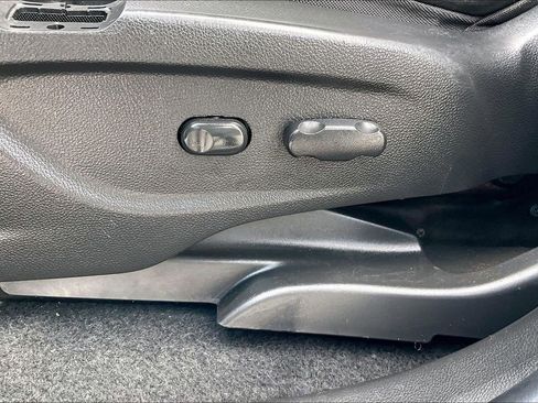 Used 2019 Chevrolet Trax LT w/ LT Convenience Package FWD image 26